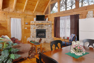 Pigeon Forge Living Room One bedroom Cabin